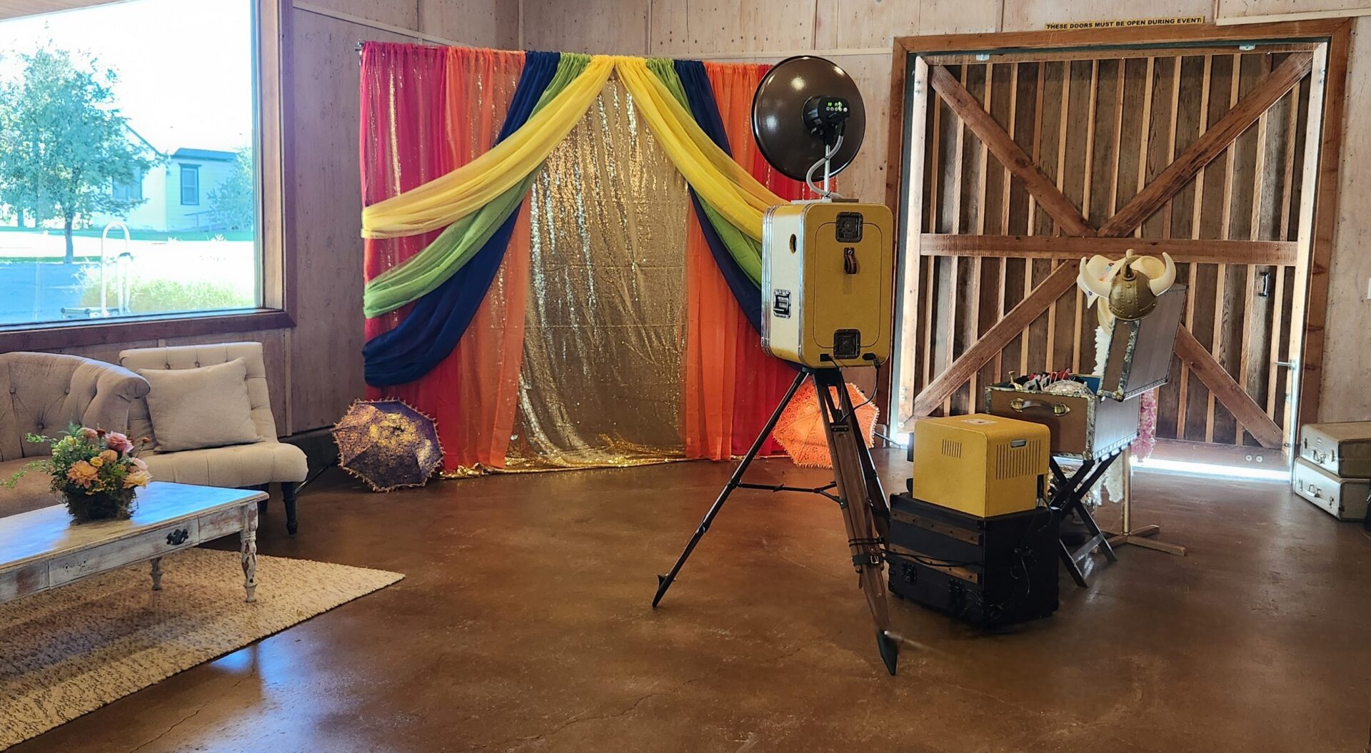 Awesome Sauce Photo Booth | Vintage Photo Booth rentals | Classic Photo Booth rentals | Retro Photo Booth rentals | Tweed Photo Booth | Photo Booth rentals in Carmel, Monterey and Santa Cruz, California | DJ and photo booth | Photo Booth Props